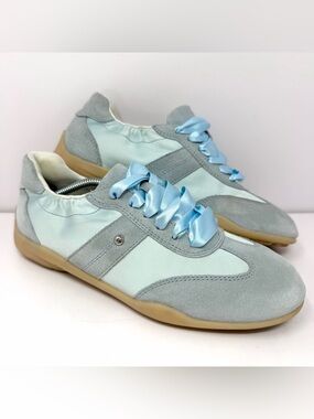 Staccato Women’s Retro Running Sneaker Sz 240 / 38 / 7.5 Blue Suede Minimalist